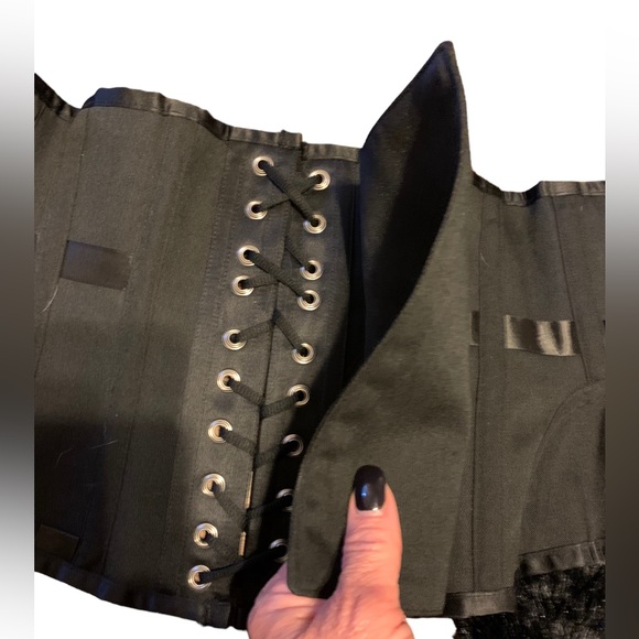 Under Bust Corset. Good Quality. NWT size L Fits Like M/L Adjustable Lace Back - Picture 8 of 9